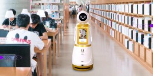 清华大学图书馆：2025 年新启用服务机器人重塑服务形态