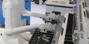 2025年已来！能弹钢琴的机器人从实验室走进音乐厅啦