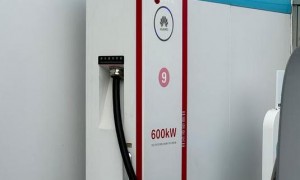 华为600kW超级快充技术惊艳登场，重塑电动车补能新标准