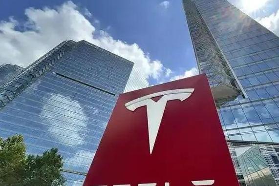 探秘特斯拉工厂与TikTok背后的自主决策系统重塑互联网竞争格局