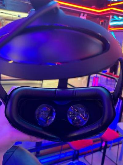 还记得首次戴VR头显的震撼吗？2025年硬件进化与应用前景揭秘
