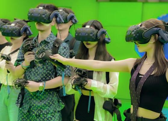 2025年VR/AR技术大突破：多领域重塑及设备交互新进展